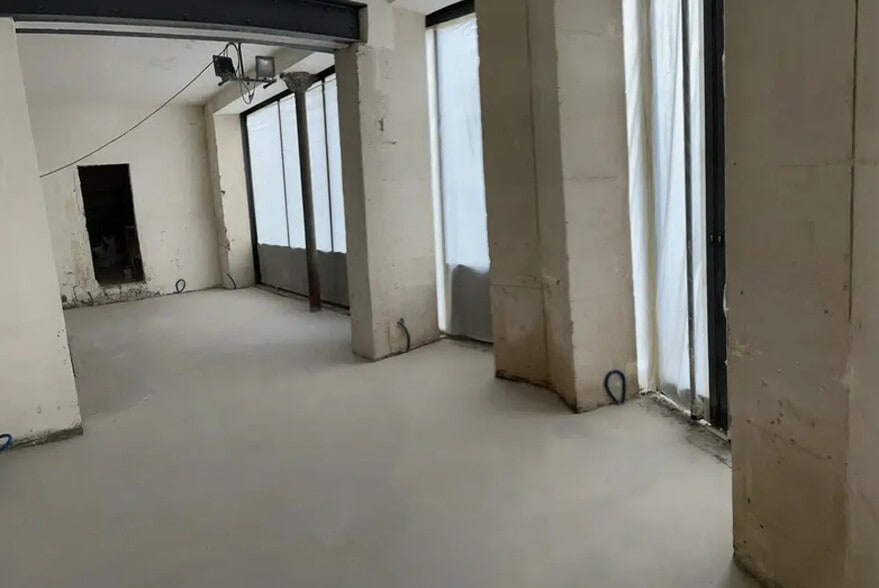 Local commercial dans Paris à louer - Photo de l’immeuble – Image 3 sur 9