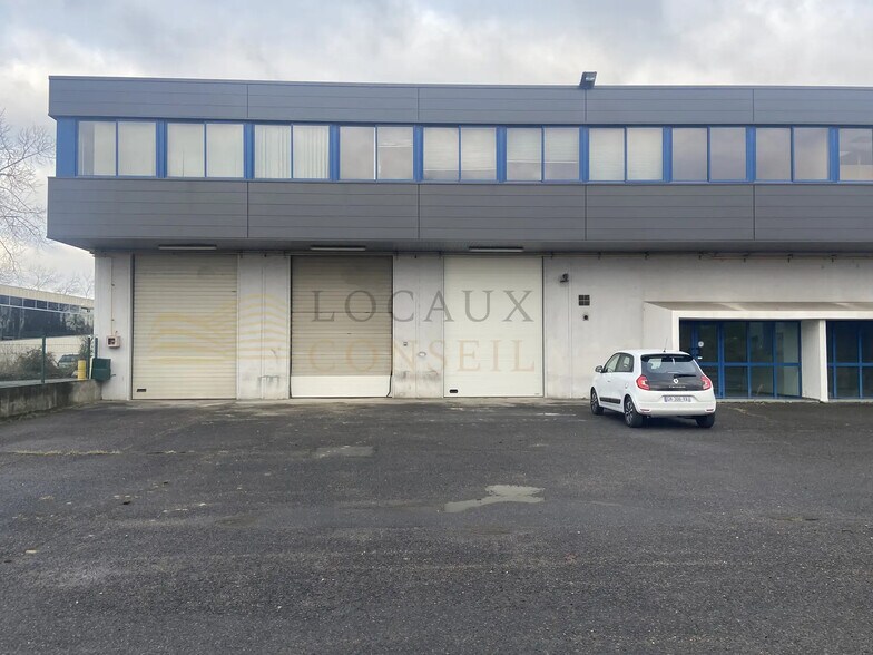 Local d’activités dans SAINT-OUEN-L'AUMONE à louer - Photo de l’immeuble – Image 2 sur 5