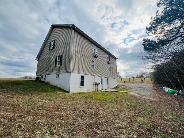 16043 Richmond rd, Callao, VA à vendre - Photo de l’immeuble – Image 3 sur 3