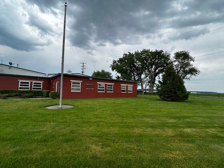 7878 Gull Rd, Richland, MI à louer - Photo de l’immeuble – Image 1 sur 51