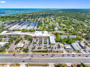 13801-13847 Walsingham Rd, Largo, FL à louer Photo intérieure– Image 2 sur 4