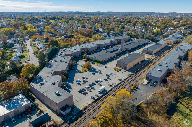 Plus de détails pour 108 Clematis Ave, Waltham, MA - Différents types d’espaces à louer