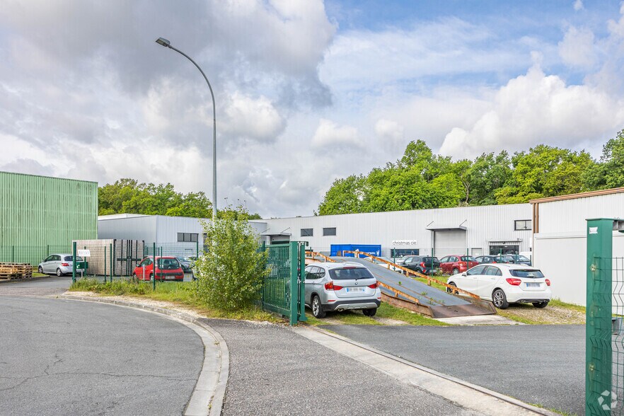 5 Allée Jacqueline Auriol, Eysines à louer - Photo de l’immeuble – Image 2 sur 9