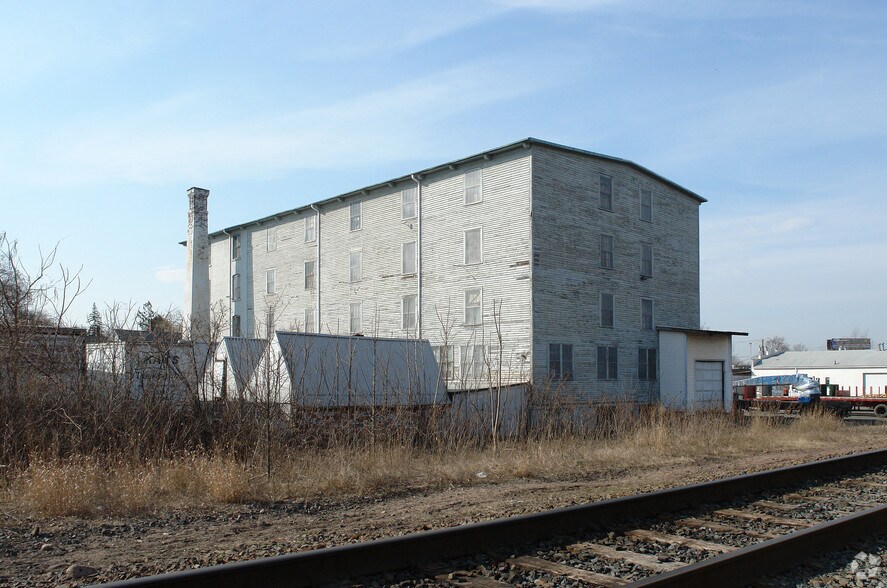 30 Clark St, East Hartford, CT à vendre - Photo de l’immeuble – Image 2 sur 24