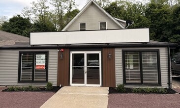 18 Woods Corner Rd, East Setauket, NY à louer Photo de l’immeuble– Image 1 sur 9