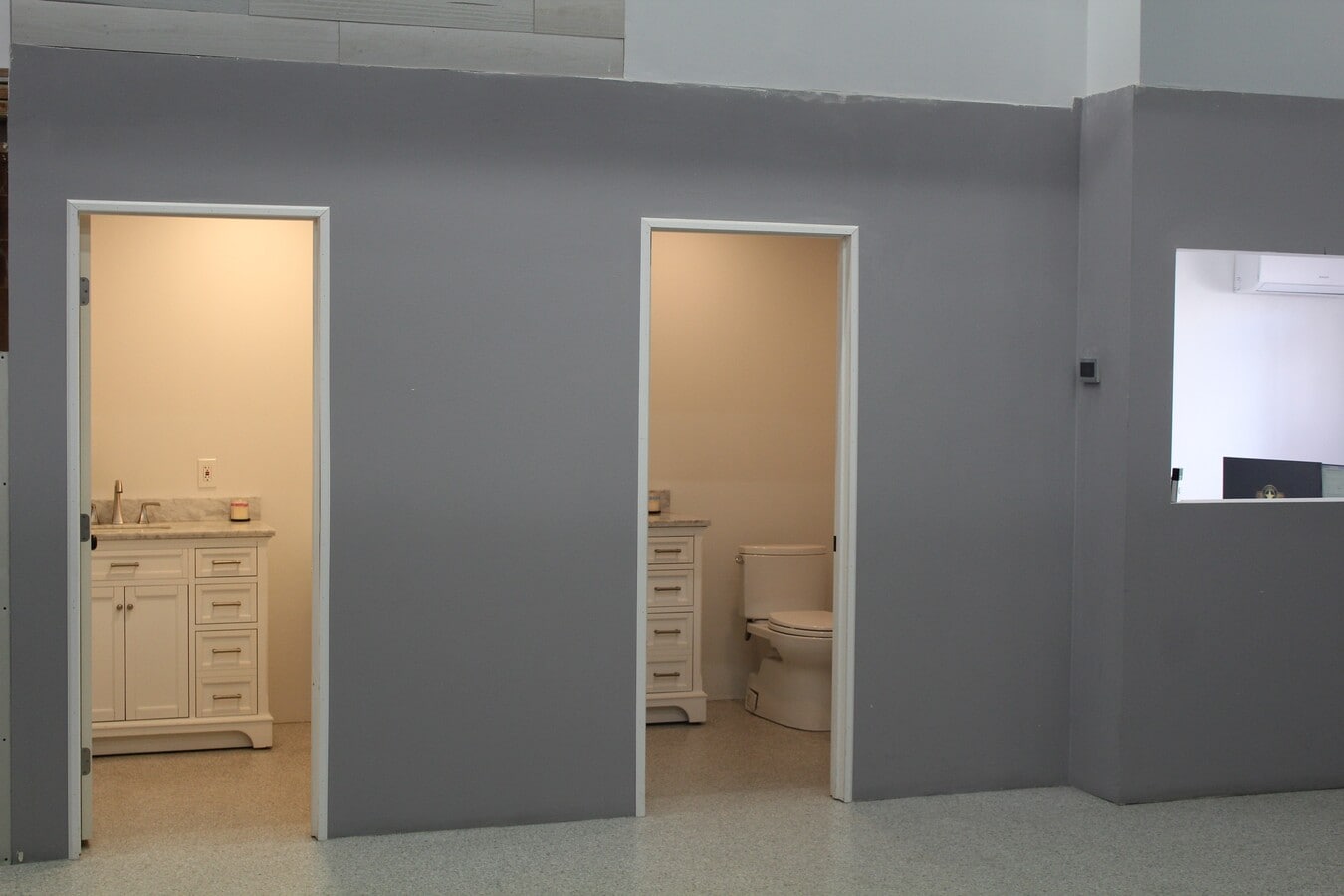 11693 Sheldon St, Sun Valley, CA 91352 - Lot 1 -  - Photo intérieure - Image 1 of 4