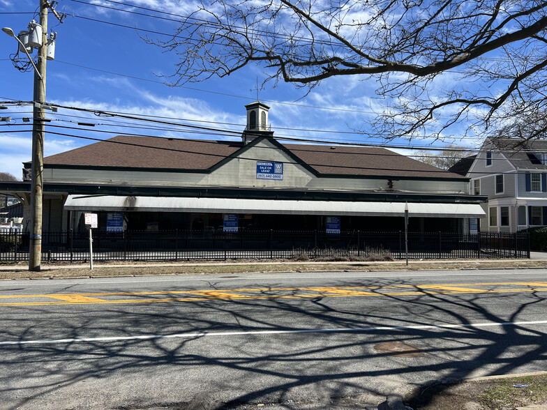 221 South St, Oyster Bay, NY à louer - Photo de l’immeuble – Image 2 sur 18