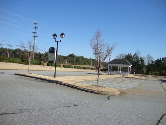 2 Leas Courtyard Dr, Seneca, SC à vendre - Photo de l’immeuble – Image 3 sur 14