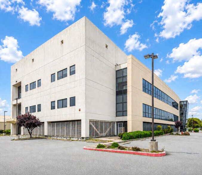 468 Littlefield Ave, South San Francisco, CA à louer - Photo de l’immeuble – Image 3 sur 4