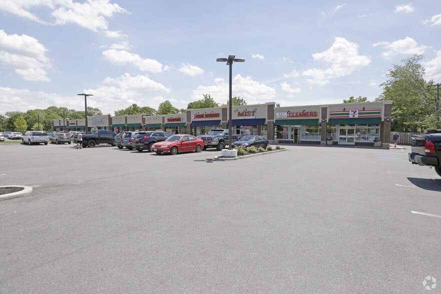 6230 Jericho Tpke, Commack, NY à louer - Photo de l’immeuble – Image 2 sur 6