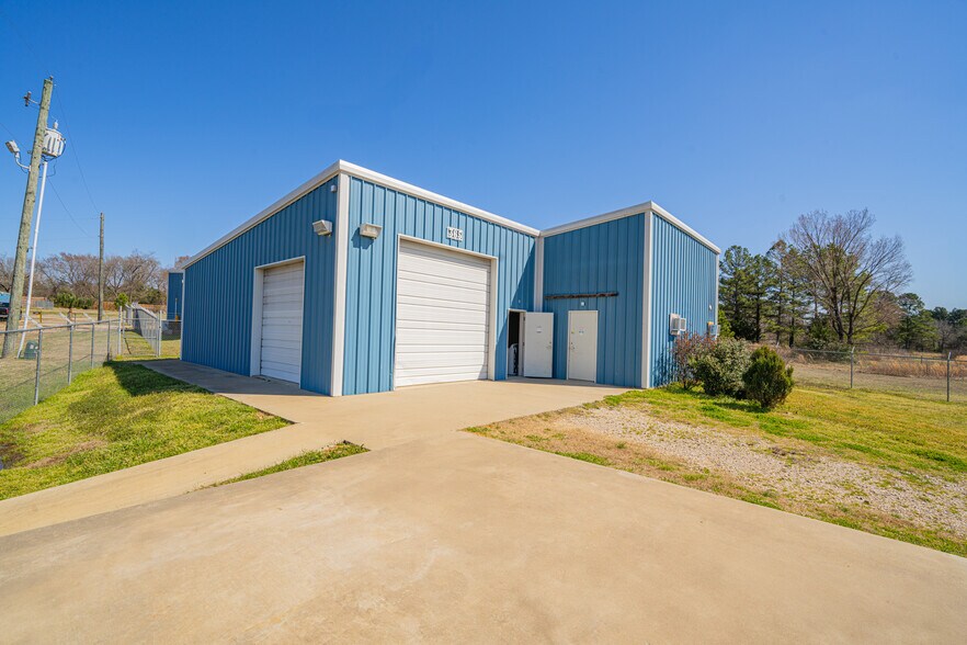 365 E Pacific Ave, Gladewater, TX à vendre - Photo de l’immeuble – Image 3 sur 12
