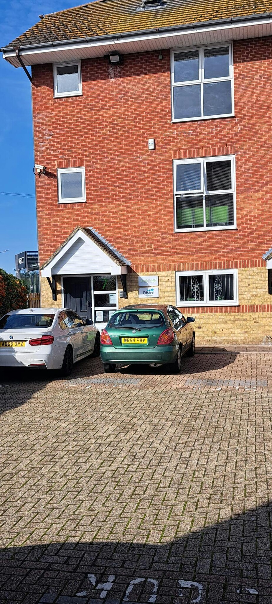 7 Tuscam Way, Camberley à louer Photo de l’immeuble– Image 1 sur 5