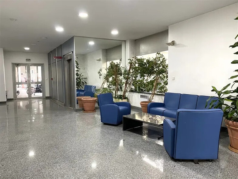 Bureau dans Saint-Ouen-sur-Seine à louer - Hall d’entrée – Image 2 sur 8