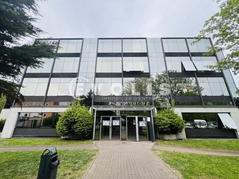 1 Rue De Rome, Rosny-sous-Bois à louer - Photo de l’immeuble – Image 1 sur 7