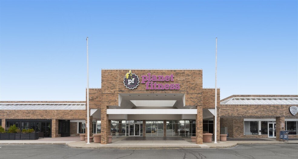 6306-6410 W Jefferson Blvd, Fort Wayne, IN à louer - Photo de l’immeuble – Image 3 sur 14