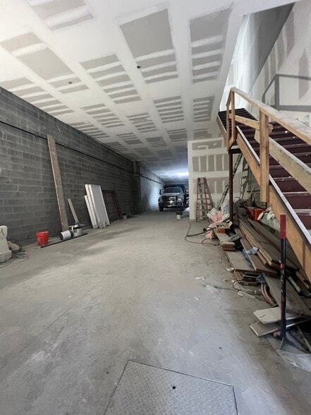 112 Kingsland Ave, Brooklyn, NY à louer - Photo de l’immeuble – Image 3 sur 13