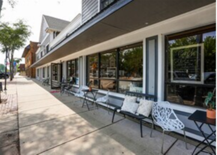 330-336 E Main St, Twin Lakes, WI à louer - Photo de l’immeuble – Image 2 sur 4