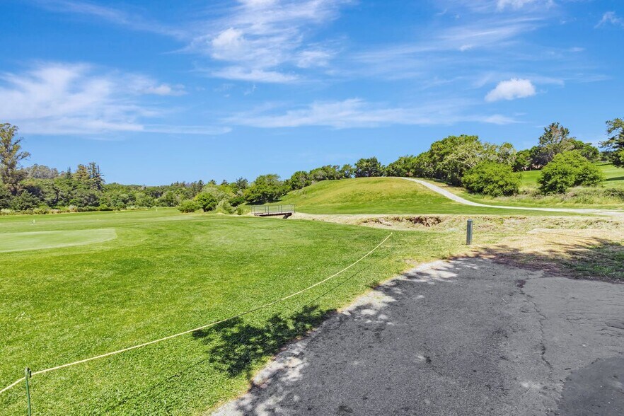 501 Spring Hills Dr, Watsonville, CA à vendre - Photo de l’immeuble – Image 3 sur 17