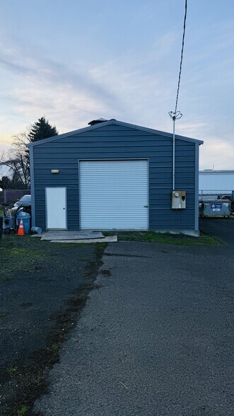 201 NE Polk Station Rd, Dallas, OR à louer - Photo de l’immeuble – Image 2 sur 4