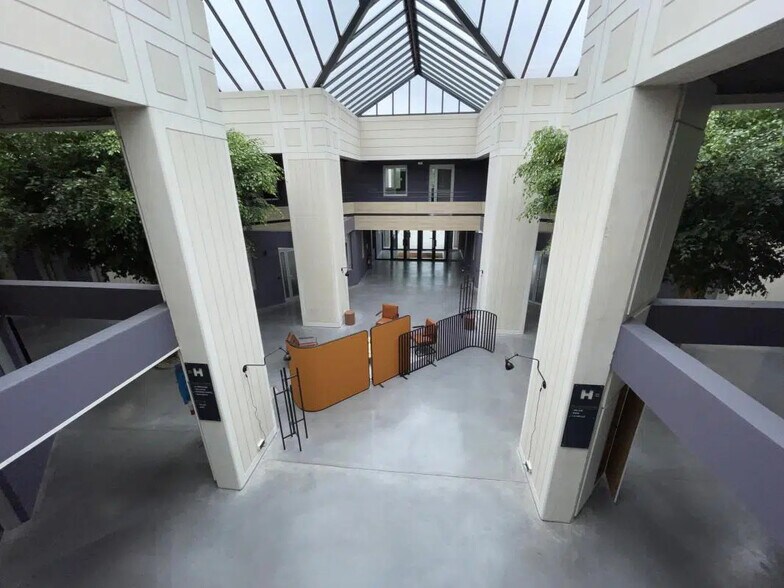 Local d’activités dans Herblay-sur-Seine à louer - Hall d’entrée – Image 3 sur 9