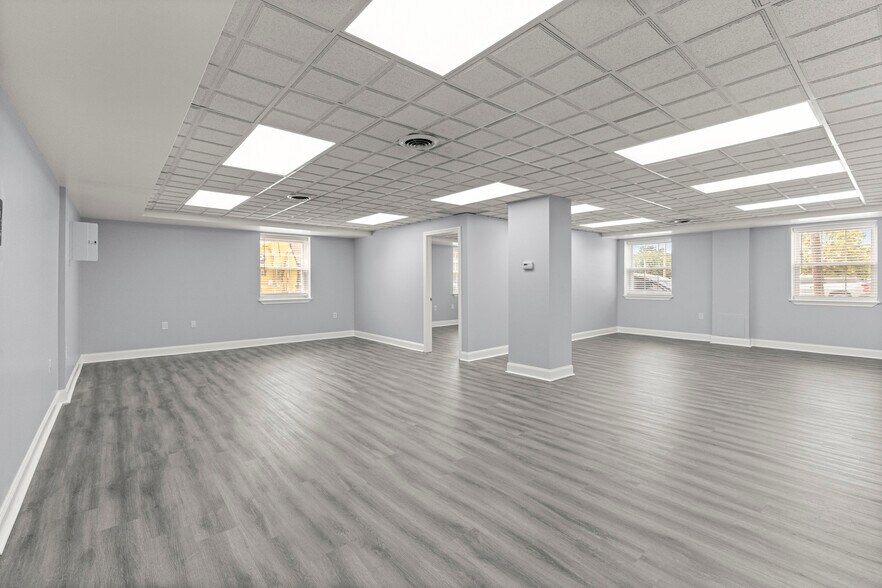 4241 Maple St, Dearborn, MI à louer - Photo de l’immeuble – Image 3 sur 63