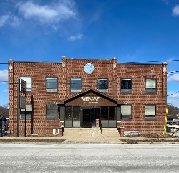 111 E Van Emmon St, Yorkville, IL à louer - Photo de l’immeuble – Image 1 sur 4
