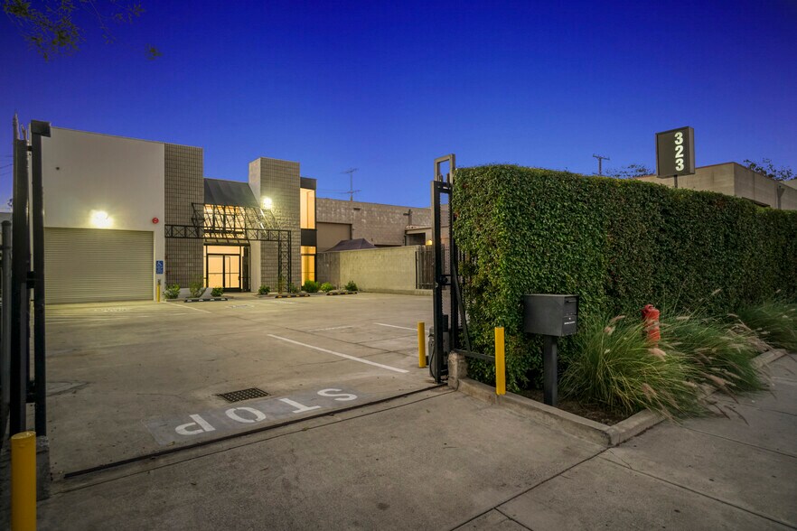 323 Mira Loma Ave, Glendale, CA à louer - Photo de l’immeuble – Image 1 sur 32