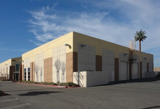 1291 N Patt St, Anaheim, CA à louer Photo de l’immeuble– Image 1 sur 4