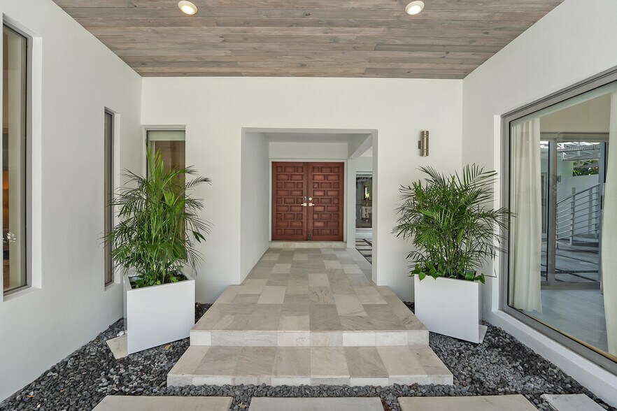 5910 N Bayshore Dr, Miami, FL à vendre - Photo intérieure – Image 3 sur 24