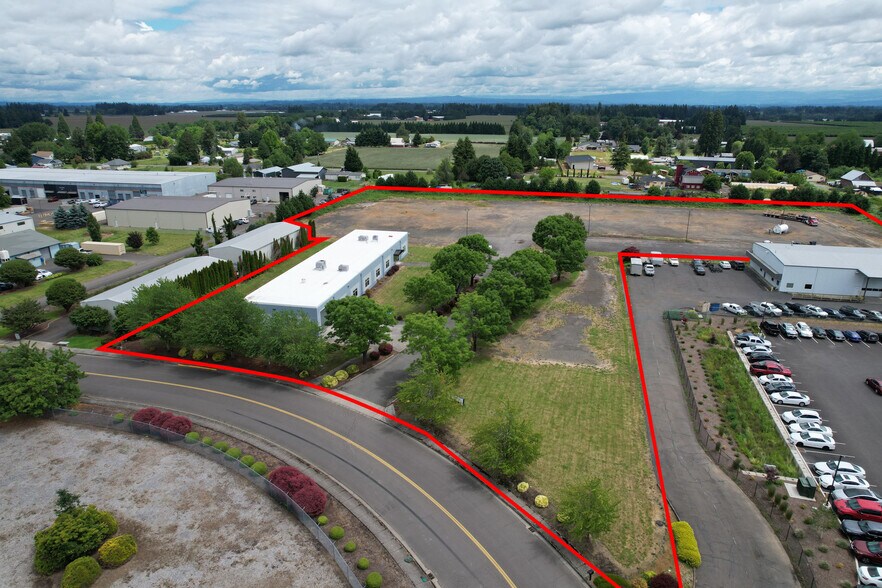 2500 Industrial Ave, Hubbard, OR à louer - Photo de l’immeuble – Image 1 sur 7