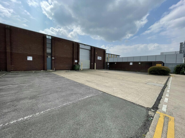 466-467 Malton Ave, Slough à louer - Photo de l’immeuble – Image 3 sur 6