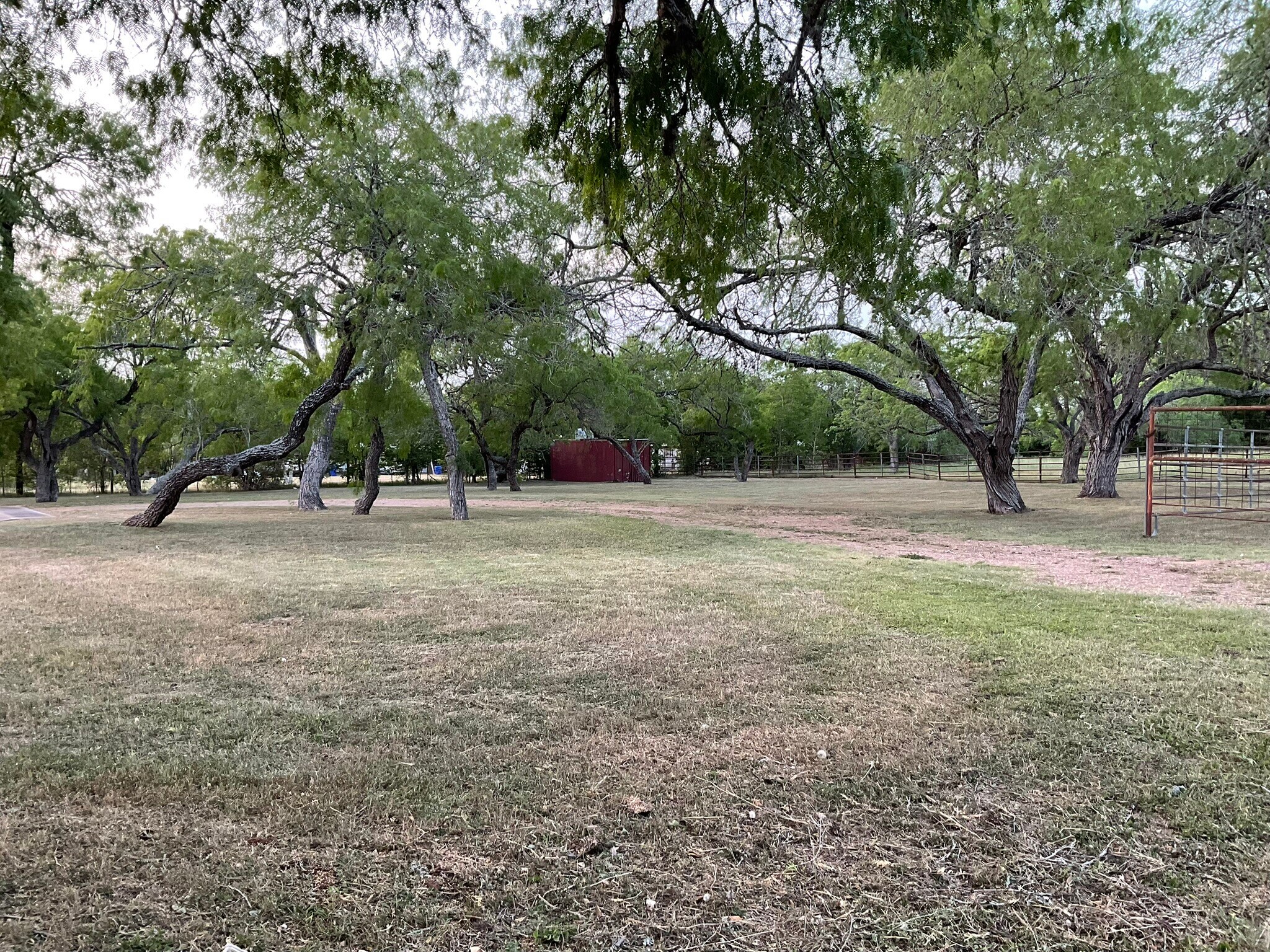 1310 W Grand Ave, Yoakum, TX à vendre Photo principale– Image 1 sur 41
