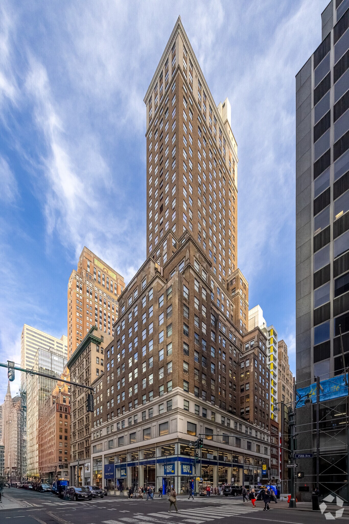 535 Fifth Ave, New York, NY à louer Photo de l’immeuble– Image 1 sur 10