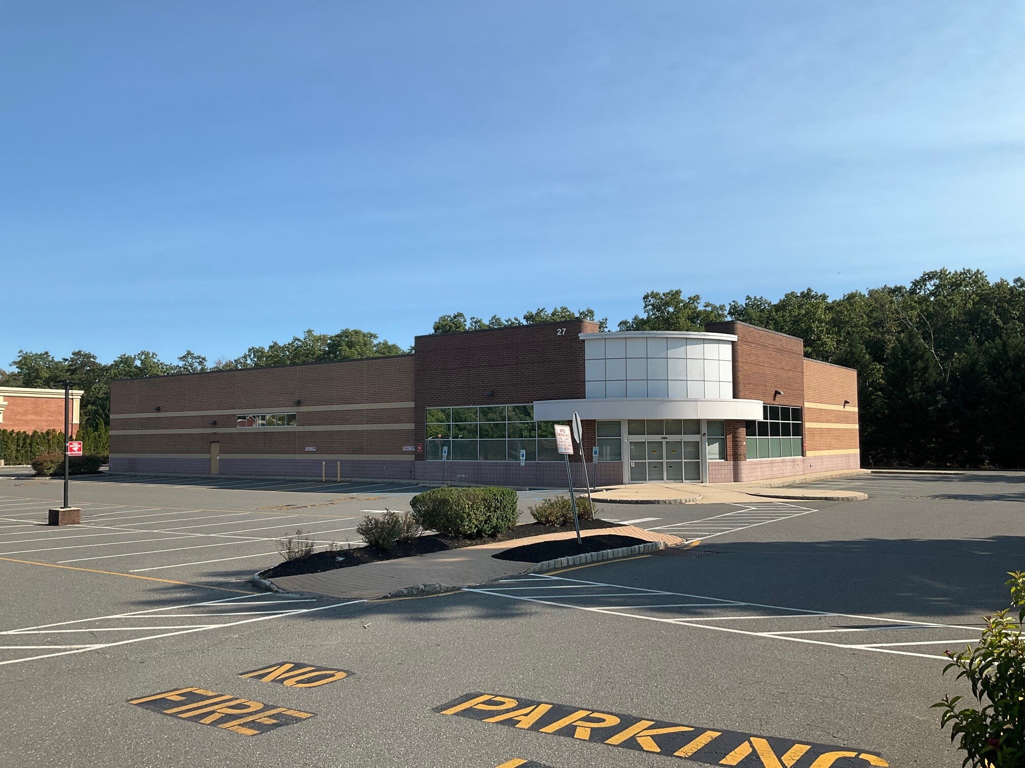 21-27 S Hope Chapel Rd, Jackson, NJ à louer Photo de l’immeuble– Image 1 sur 11