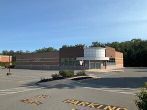 21-27 S Hope Chapel Rd, Jackson, NJ à louer Photo de l’immeuble– Image 1 sur 11