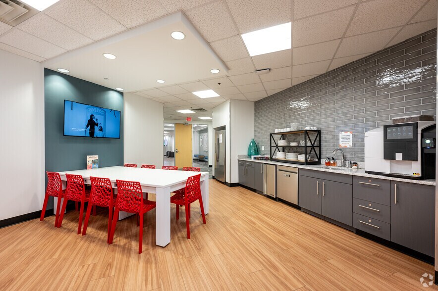 450 E 96th St, Indianapolis, IN à louer - Photo intérieure – Image 3 sur 48