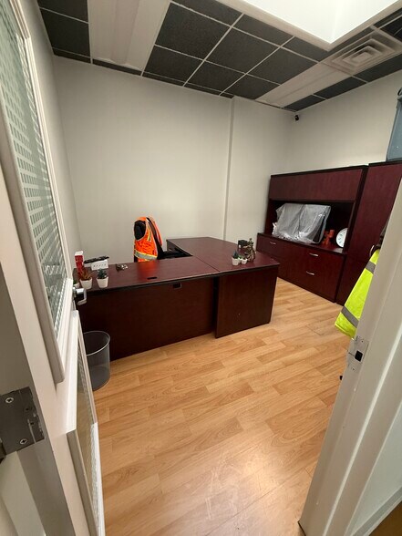 9-15 38th Ave, Long Island City, NY à louer - Photo de l’immeuble – Image 2 sur 16