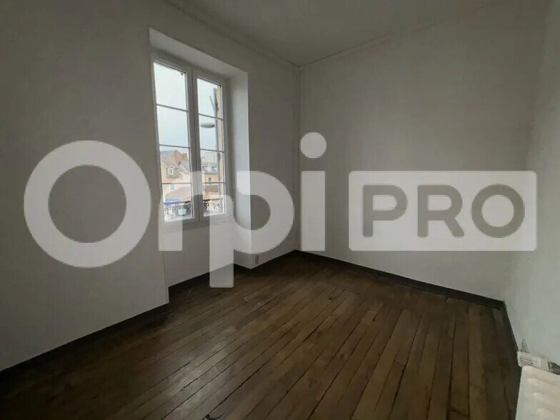 Bureau dans Montluçon à louer - Photo de l’immeuble – Image 2 sur 17