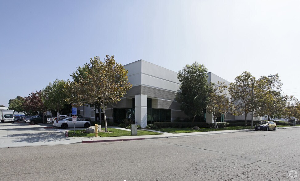 520 Corporate Dr, Escondido, CA à louer - Photo principale – Image 1 sur 7
