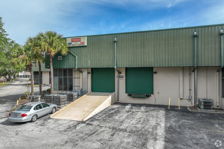 3071 N Orange Blossom Trl, Orlando, FL à louer - Photo de l’immeuble – Image 3 sur 8