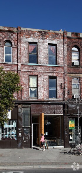 435 Spadina Ave, Toronto, ON à louer - Photo de l’immeuble – Image 2 sur 2