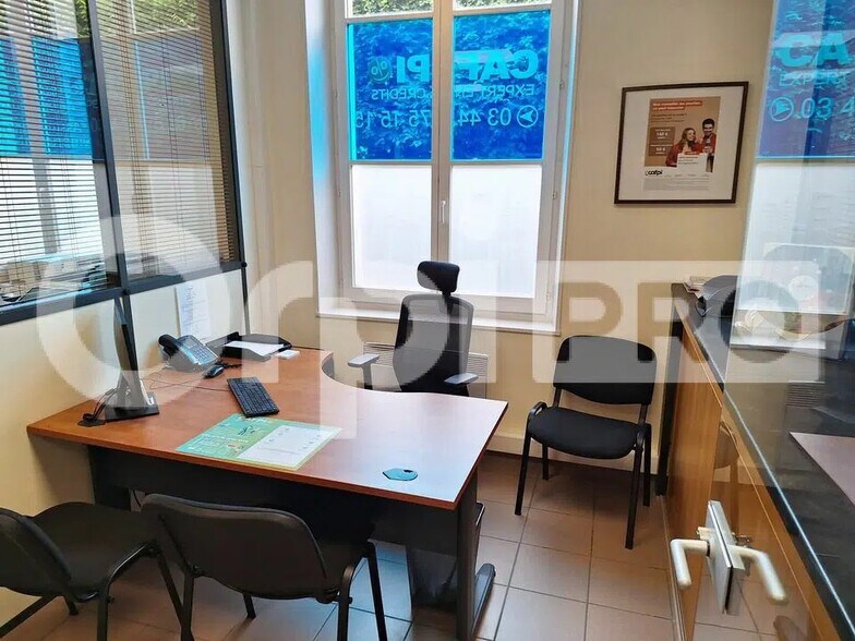 Bureau dans Compiègne à louer - Photo de l’immeuble – Image 2 sur 6