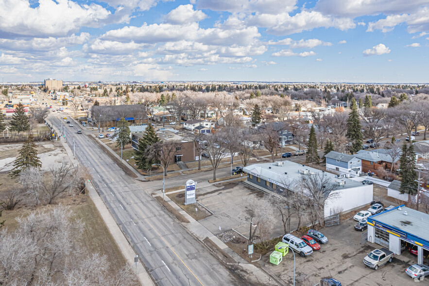 7815 101 Ave NW, Edmonton, AB à louer - Aérien – Image 2 sur 7