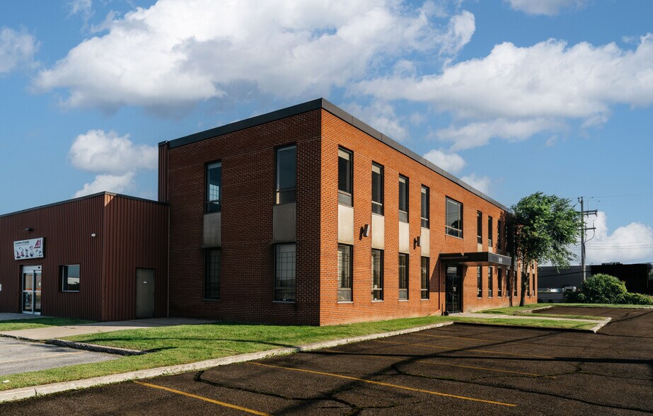 6555-6557 Ch de la Côte-de-Liesse, Montréal, QC à louer - Photo de l’immeuble – Image 3 sur 8
