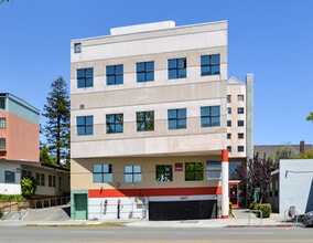 3017 Telegraph Ave, Berkeley, CA à louer Photo de l’immeuble– Image 2 sur 10