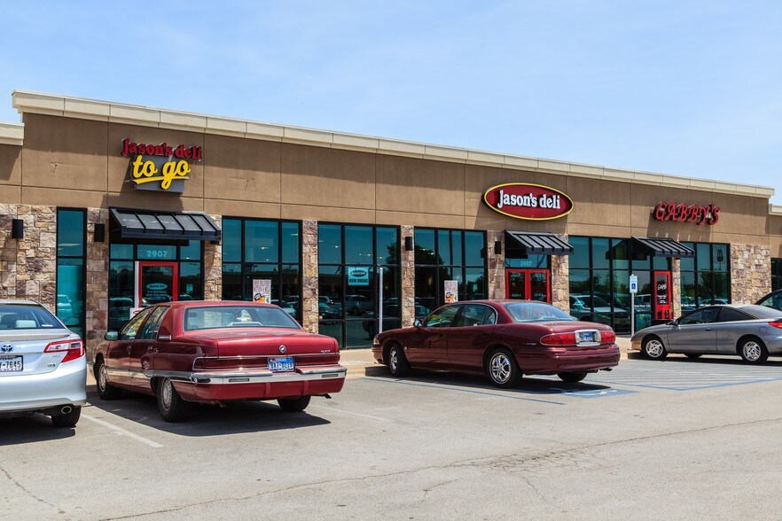 Kell Blvd, Wichita Falls, TX à louer - Photo principale – Image 1 sur 16