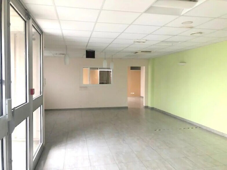 Bureau dans Les Clayes-sous-Bois à louer - Photo de l’immeuble – Image 2 sur 10