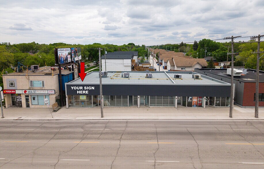 612-620 Academy Rd, Winnipeg, MB à louer - Photo de l’immeuble – Image 2 sur 5