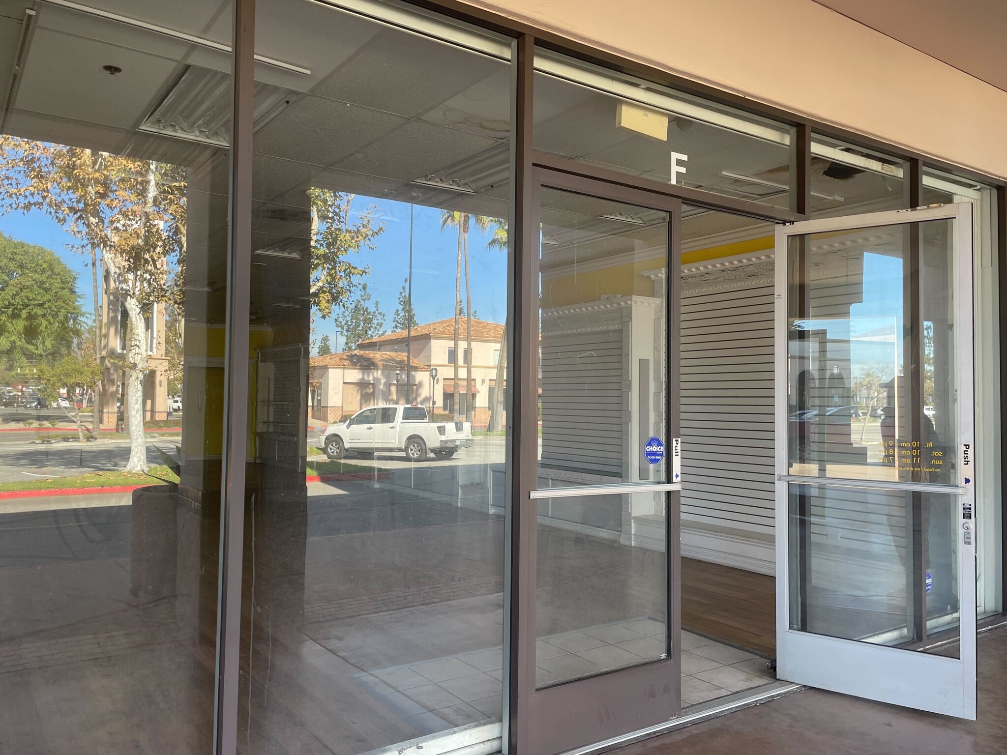 5533-5549 Philadelphia St, Chino, CA à louer Photo de l’immeuble– Image 1 sur 7