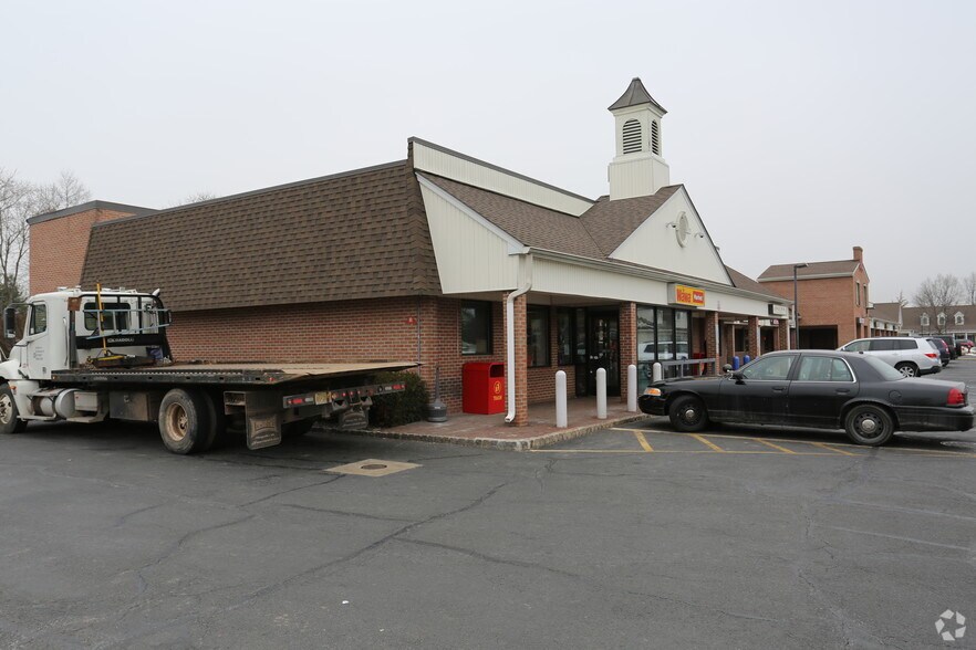 381 Triangle Rd, Hillsborough, NJ à louer - Photo principale – Image 1 sur 15